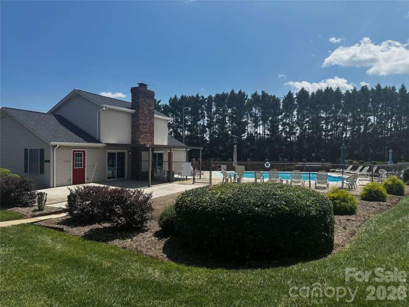 2705 North Center Street, Hickory, NC 28601.  MLS# CAR4379325, YatesRealty ID 26633. 