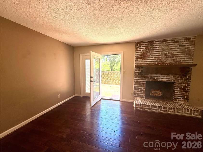 2705 North Center Street, Hickory, NC 28601.  MLS# CAR4379325, YatesRealty ID 26633. 