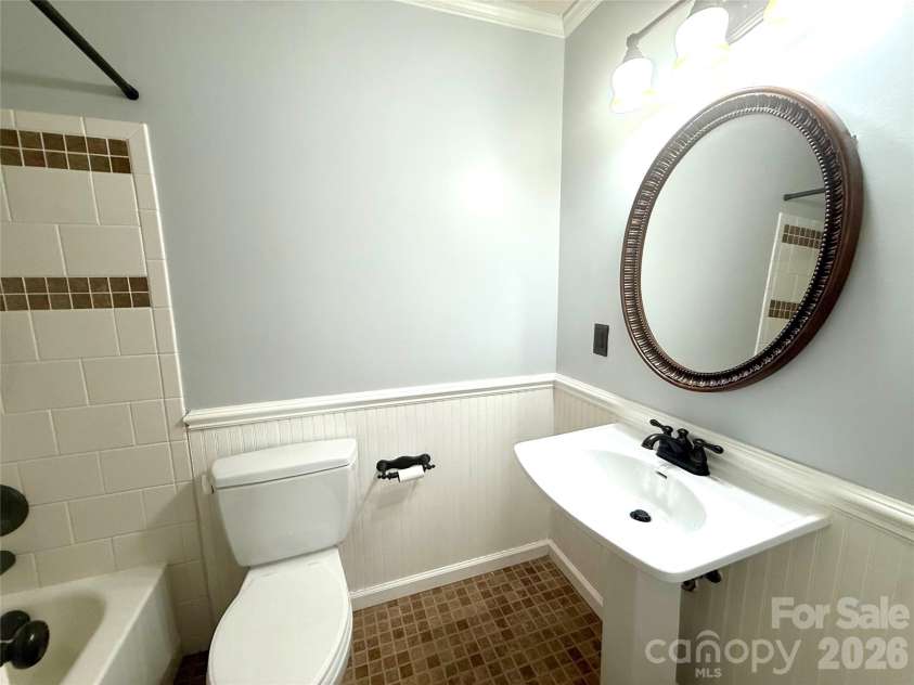 2705 North Center Street, Hickory, NC 28601.  MLS# CAR4379325, YatesRealty ID 26633. 