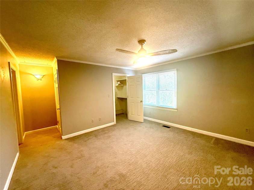 2705 North Center Street, Hickory, NC 28601.  MLS# CAR4379325, YatesRealty ID 26633. 