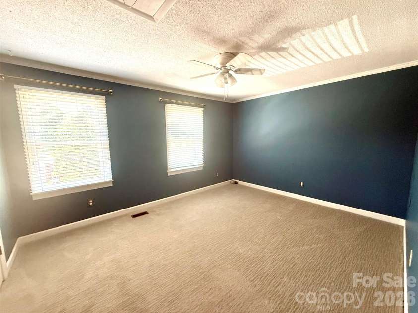 2705 North Center Street, Hickory, NC 28601.  MLS# CAR4379325, YatesRealty ID 26633. 
