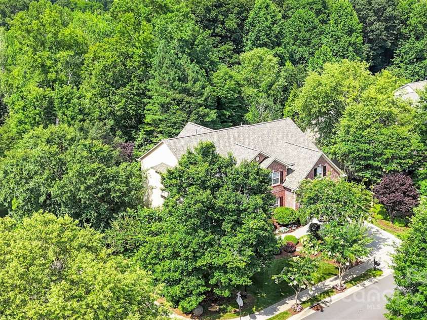 5706 Carter Woods Court, Waxhaw, NC 28173.  MLS# CAR4278861, YatesRealty ID 26634. 