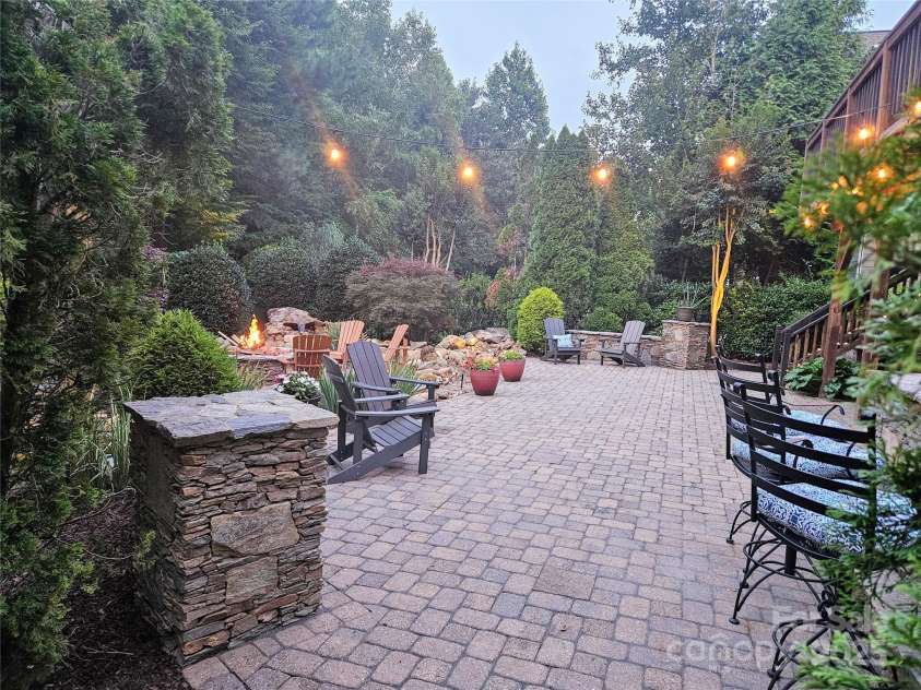 5706 Carter Woods Court, Waxhaw, NC 28173.  MLS# CAR4278861, YatesRealty ID 26634. 