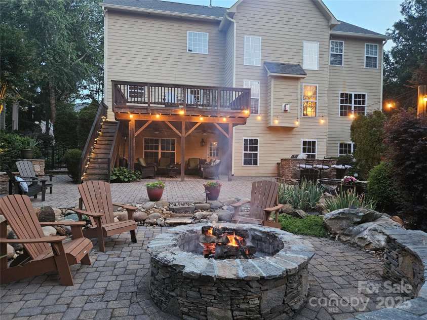 5706 Carter Woods Court, Waxhaw, NC 28173.  MLS# CAR4278861, YatesRealty ID 26634. 