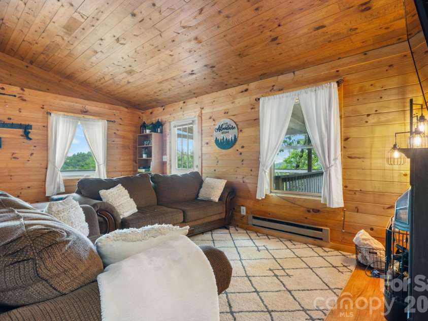 7042 Martin Lane, Morganton, NC 28655.  MLS# CAR4385608, YatesRealty ID 26635. 