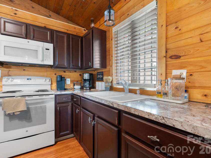 7042 Martin Lane, Morganton, NC 28655.  MLS# CAR4385608, YatesRealty ID 26635. 