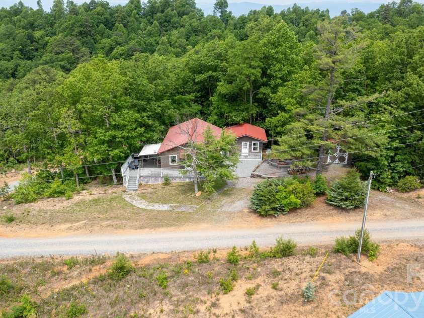 7042 Martin Lane, Morganton, NC 28655.  MLS# CAR4385608, YatesRealty ID 26635. 