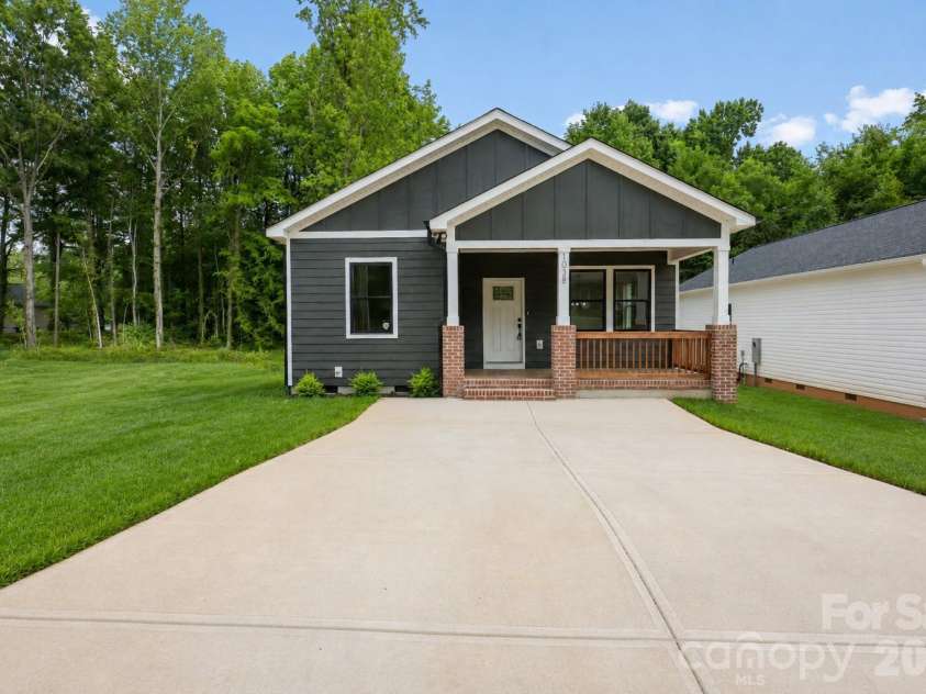 1038 Grady Street, Salisbury, NC 28144.  MLS# CAR4417922, YatesRealty ID 26636. Grass is enhanced