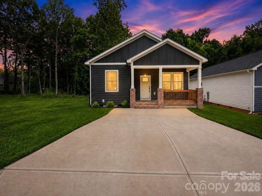 1038 Grady Street, Salisbury, NC 28144.  MLS# CAR4417922, YatesRealty ID 26636. Grass is enhanced