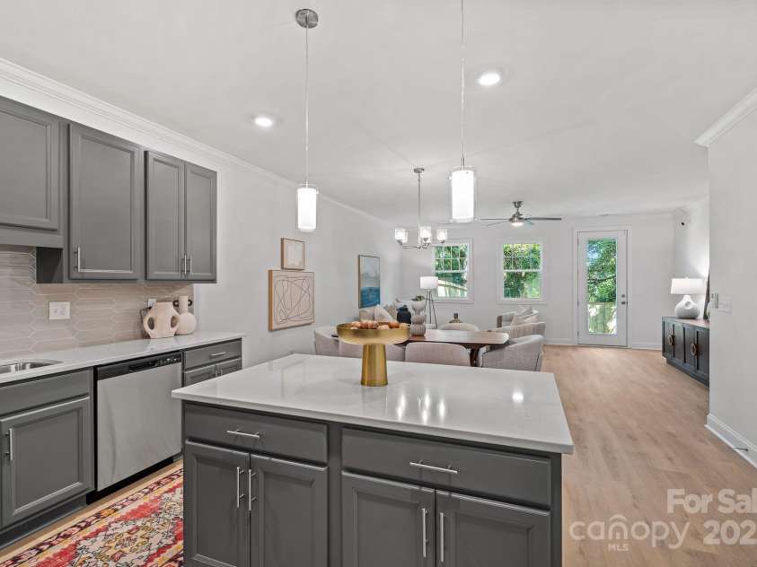 1306 Moretz Avenue, Charlotte, NC 28206.  MLS# CAR4278958, YatesRealty ID 26636. 