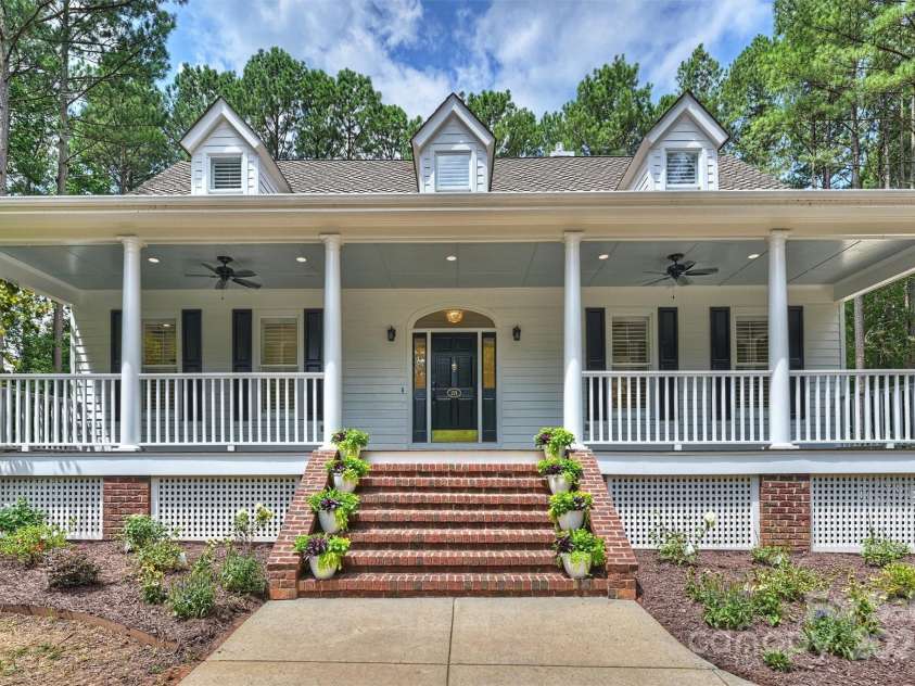 271 Beaten Path Road, Mooresville, NC 28117.  MLS# CAR4282671, YatesRealty ID 26637. Inviting Low Country Home