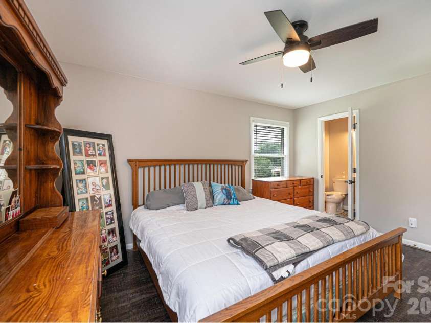 3231 25th Street, Hickory, NC 28601.  MLS# CAR4375947, YatesRealty ID 26638. 