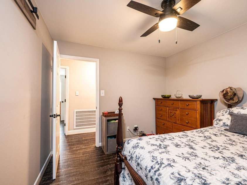 3231 25th Street, Hickory, NC 28601.  MLS# CAR4375947, YatesRealty ID 26638. 
