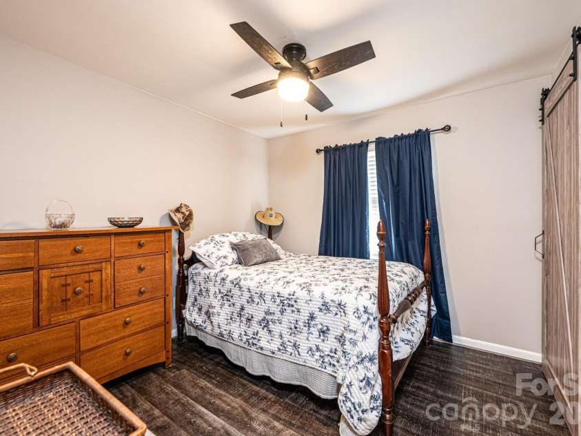 3231 25th Street, Hickory, NC 28601.  MLS# CAR4375947, YatesRealty ID 26638. 