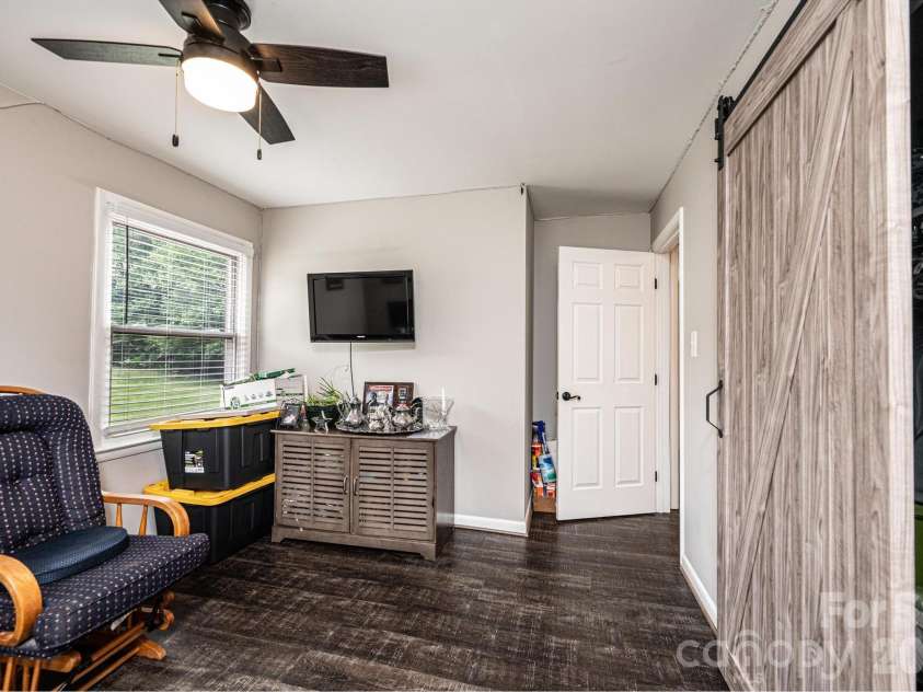 3231 25th Street, Hickory, NC 28601.  MLS# CAR4375947, YatesRealty ID 26638. 