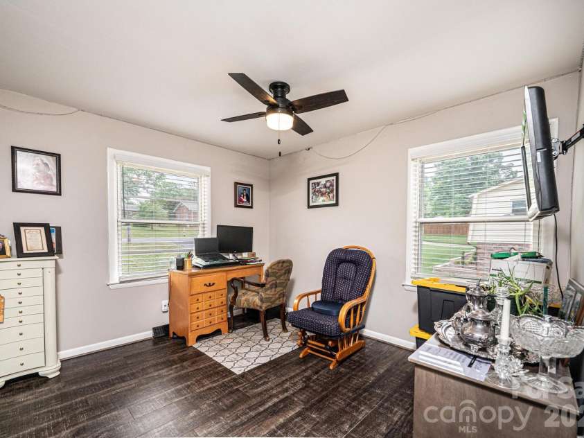 3231 25th Street, Hickory, NC 28601.  MLS# CAR4375947, YatesRealty ID 26638. 