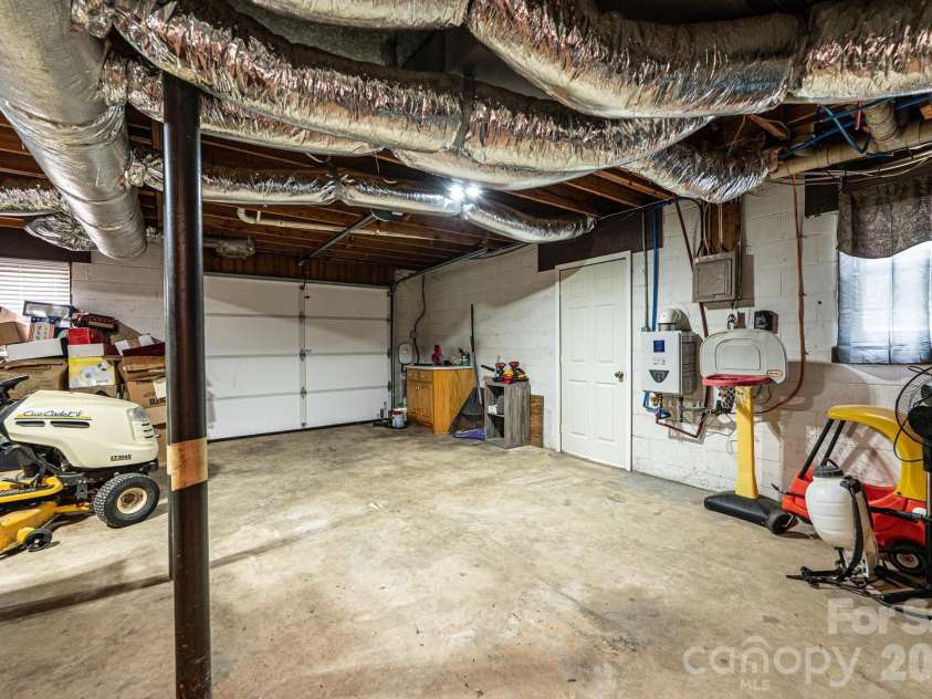 3231 25th Street, Hickory, NC 28601.  MLS# CAR4375947, YatesRealty ID 26638. 