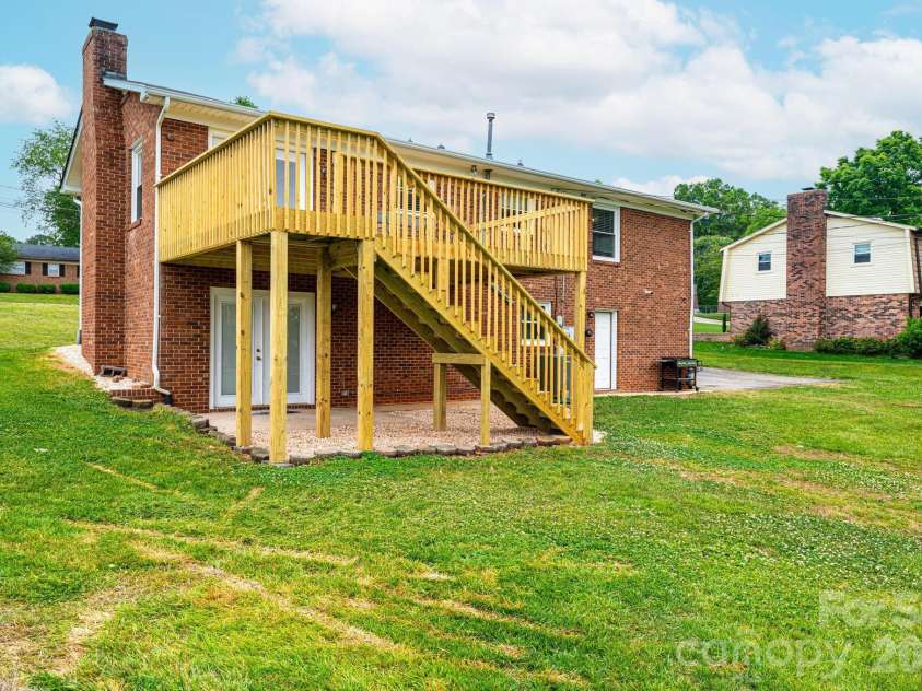 3231 25th Street, Hickory, NC 28601.  MLS# CAR4375947, YatesRealty ID 26638. 