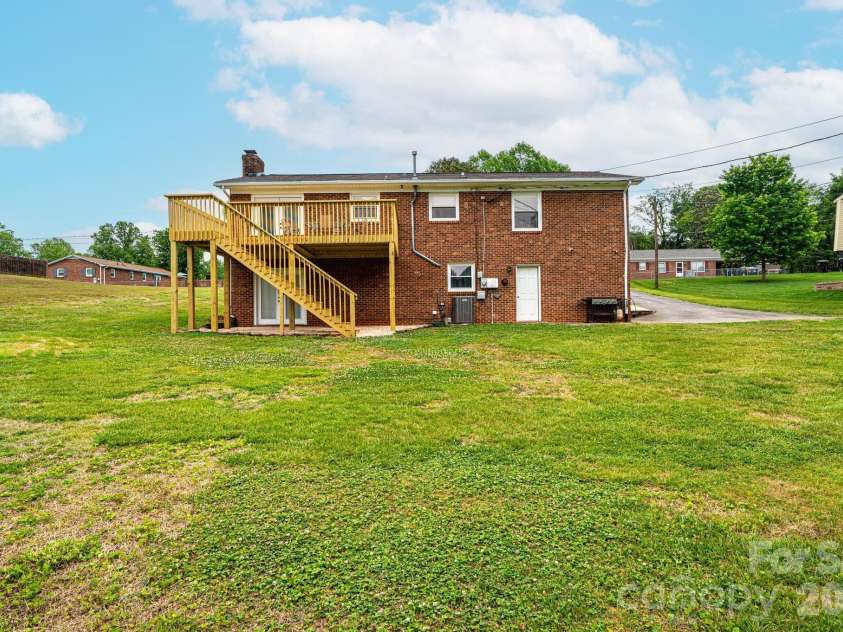 3231 25th Street, Hickory, NC 28601.  MLS# CAR4375947, YatesRealty ID 26638. 