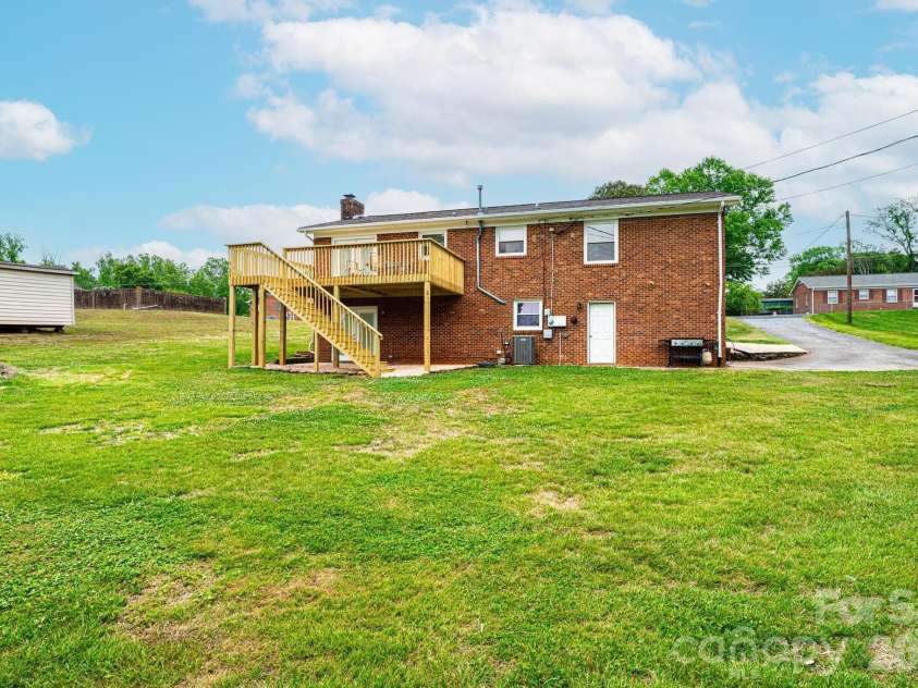 3231 25th Street, Hickory, NC 28601.  MLS# CAR4375947, YatesRealty ID 26638. 