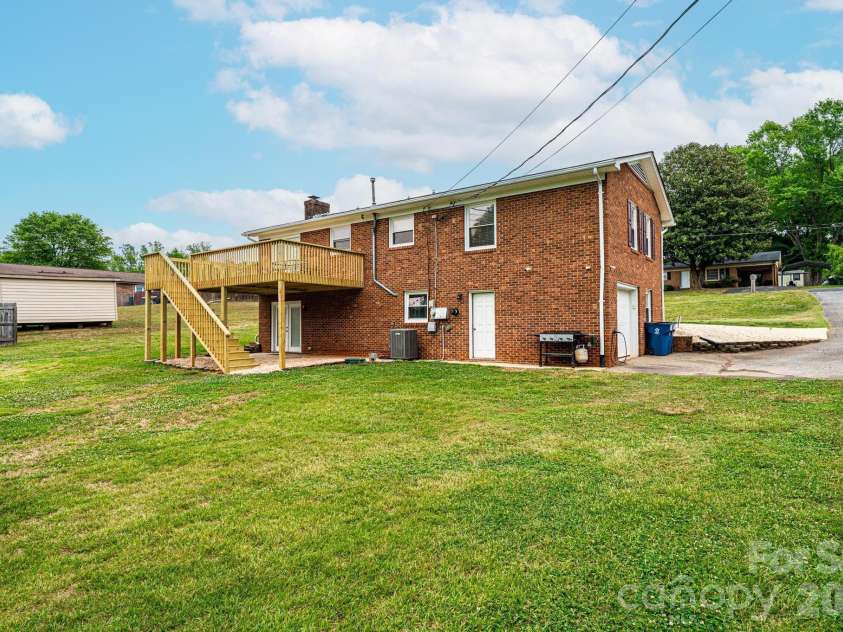 3231 25th Street, Hickory, NC 28601.  MLS# CAR4375947, YatesRealty ID 26638. 