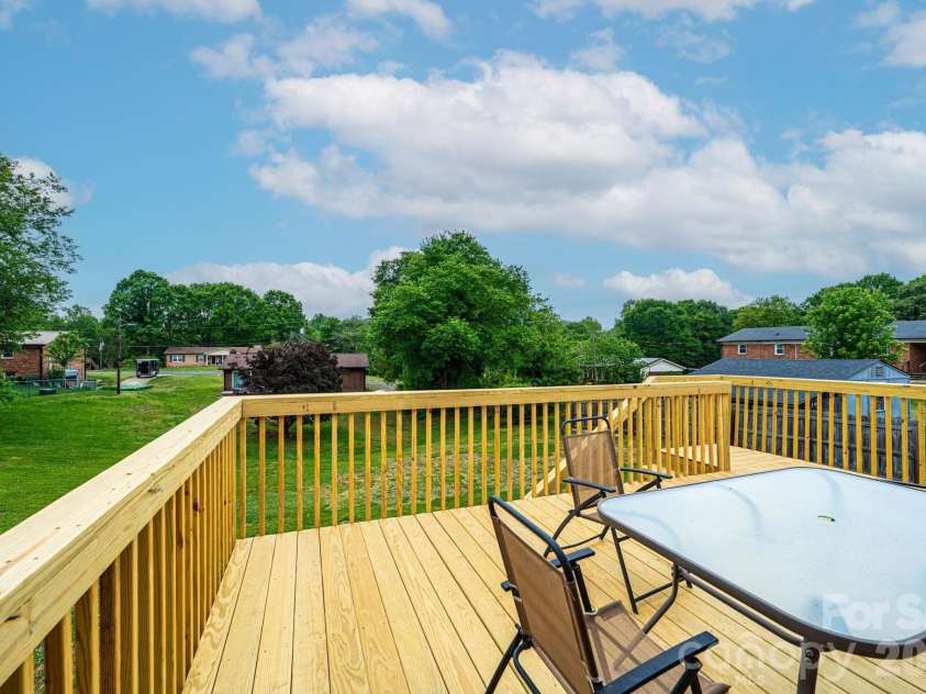 3231 25th Street, Hickory, NC 28601.  MLS# CAR4375947, YatesRealty ID 26638. 