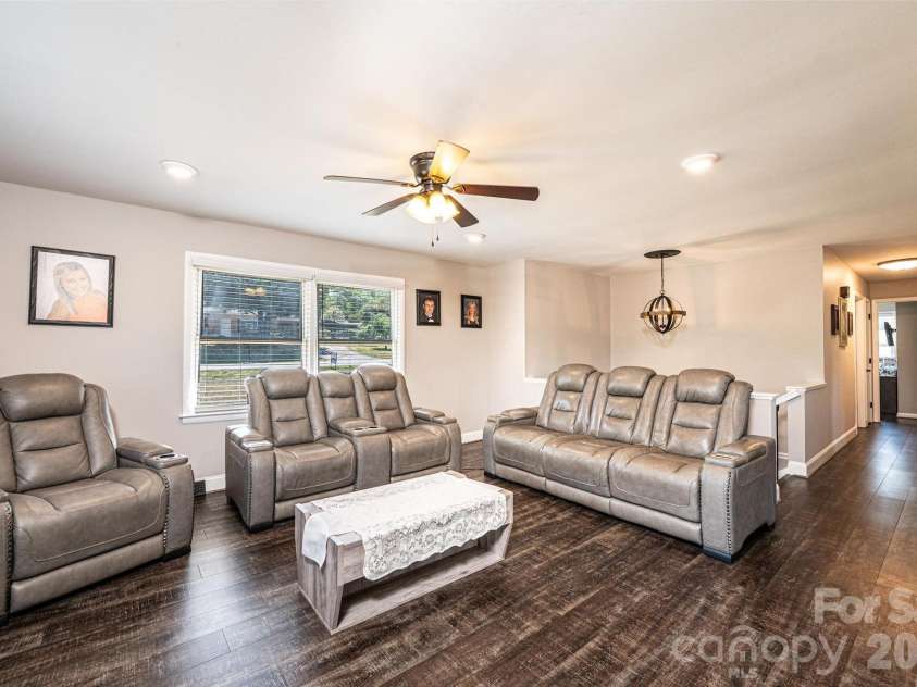 3231 25th Street, Hickory, NC 28601.  MLS# CAR4375947, YatesRealty ID 26638. 