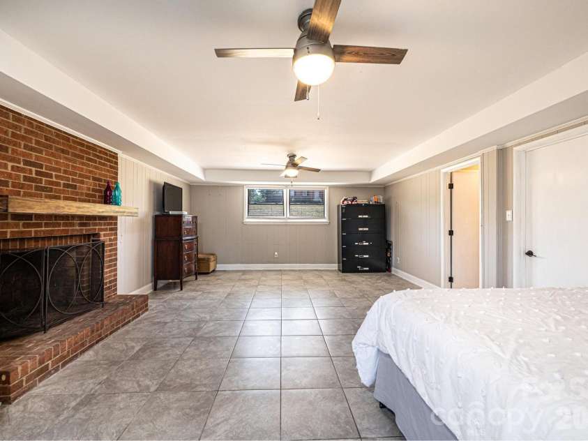 3231 25th Street, Hickory, NC 28601.  MLS# CAR4375947, YatesRealty ID 26638. 