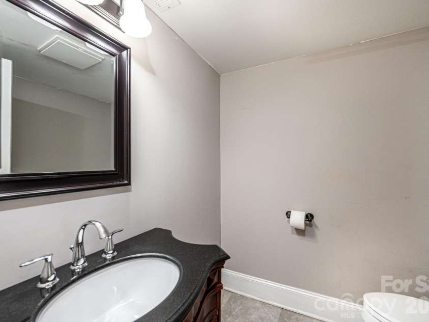 3231 25th Street, Hickory, NC 28601.  MLS# CAR4375947, YatesRealty ID 26638. 