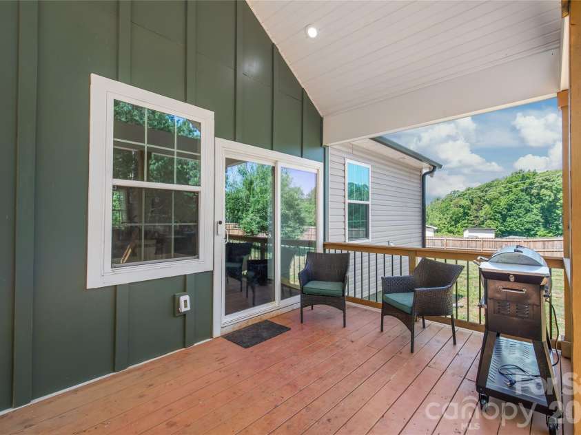 116 Damon Drive, Shelby, NC 28150.  MLS# CAR4375356, YatesRealty ID 26639. Back deck