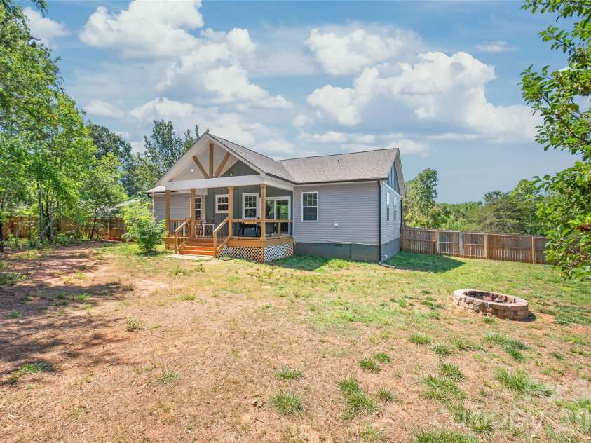 116 Damon Drive, Shelby, NC 28150.  MLS# CAR4375356, YatesRealty ID 26639. Backyard Fire Pit