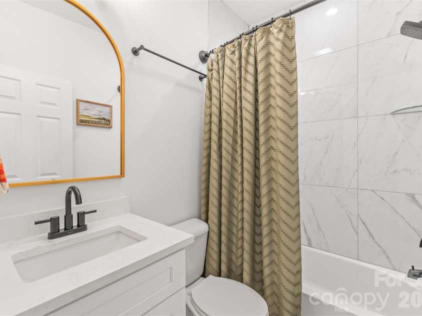 116 Damon Drive, Shelby, NC 28150.  MLS# CAR4375356, YatesRealty ID 26639. Bathroom 2