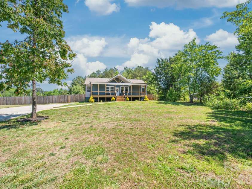 116 Damon Drive, Shelby, NC 28150.  MLS# CAR4375356, YatesRealty ID 26639. Front Exterior