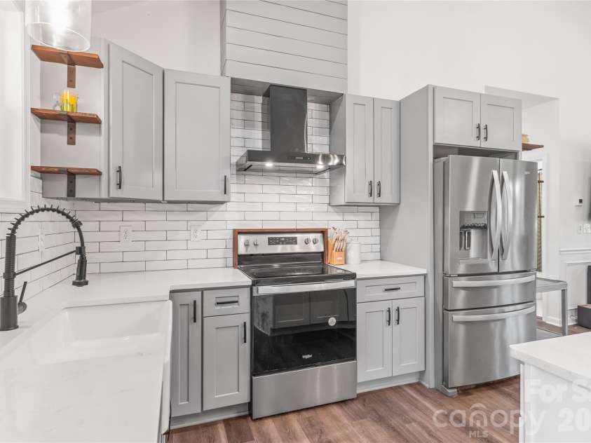 116 Damon Drive, Shelby, NC 28150.  MLS# CAR4375356, YatesRealty ID 26639. Great counter and cabinet space