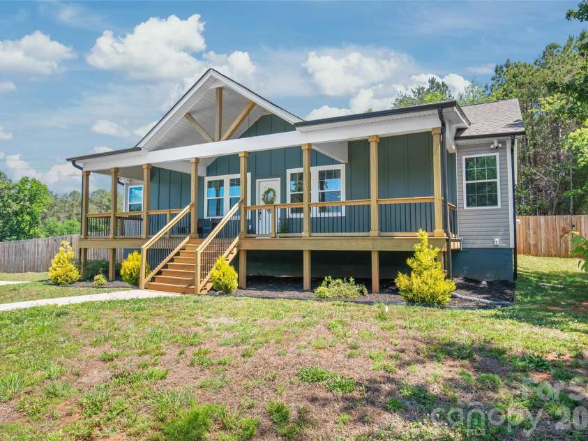 116 Damon Drive, Shelby, NC 28150.  MLS# CAR4375356, YatesRealty ID 26639. Make this amazing home YOURS! 