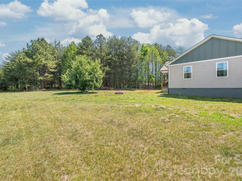 116 Damon Drive, Shelby, NC 28150.  MLS# CAR4375356, YatesRealty ID 26639. Side Yard