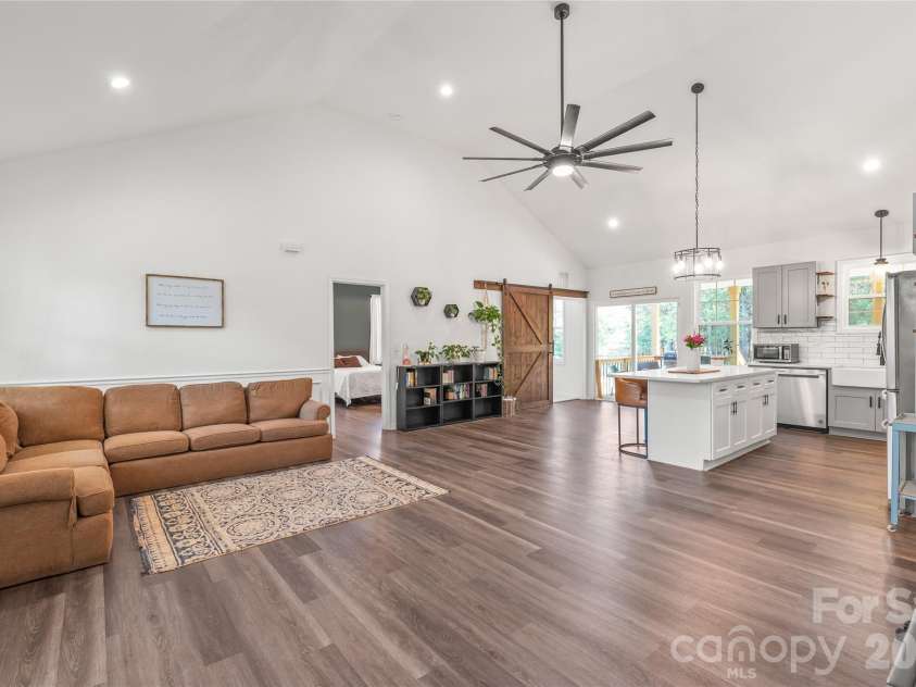 116 Damon Drive, Shelby, NC 28150.  MLS# CAR4375356, YatesRealty ID 26639. So open, bright and spacious