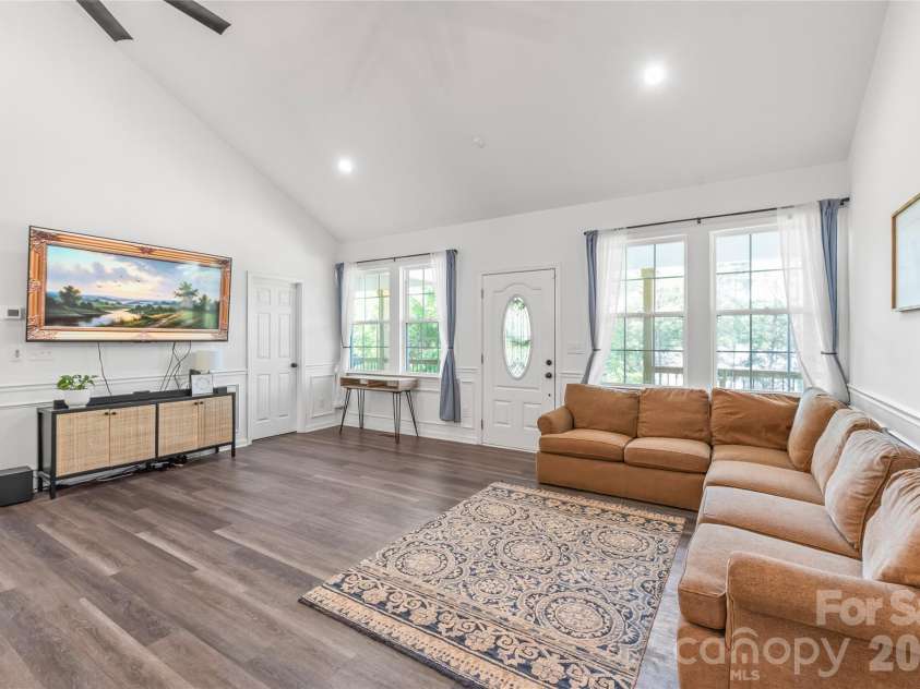 116 Damon Drive, Shelby, NC 28150.  MLS# CAR4375356, YatesRealty ID 26639. Tons of natural light