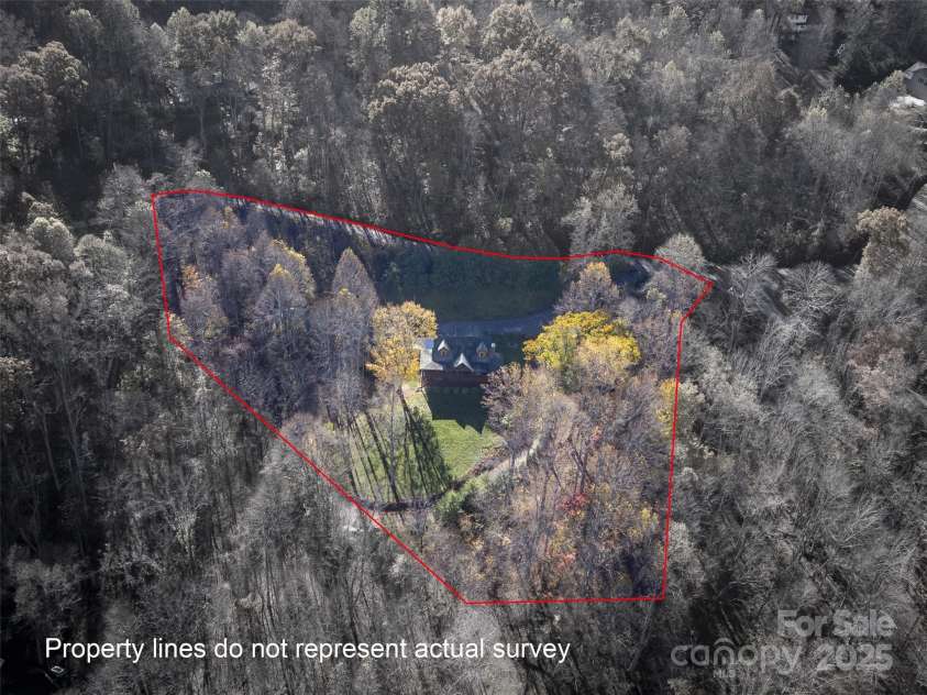 17 Aaron Way, Waynesville, NC 28786.  MLS# CAR4319469, YatesRealty ID 2664. Approximate Lot Lines