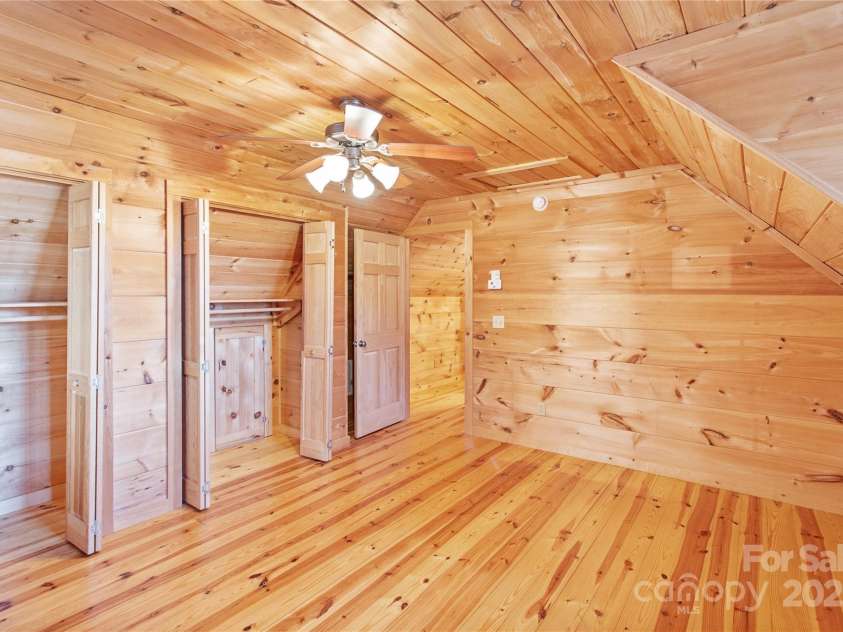 17 Aaron Way, Waynesville, NC 28786.  MLS# CAR4319469, YatesRealty ID 2664. Double Closets in Guest BR !