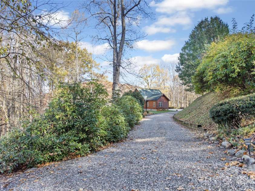 17 Aaron Way, Waynesville, NC 28786.  MLS# CAR4319469, YatesRealty ID 2664. Flat Driveway and Parking