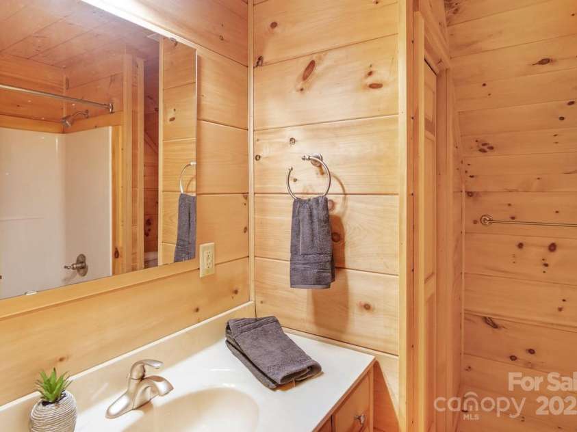 17 Aaron Way, Waynesville, NC 28786.  MLS# CAR4319469, YatesRealty ID 2664. Guest Bathroom