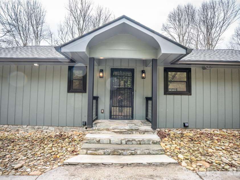 453 Friendly Acres Drive, Waynesville, NC 28786.  MLS# CAR4351574, YatesRealty ID 2664. 