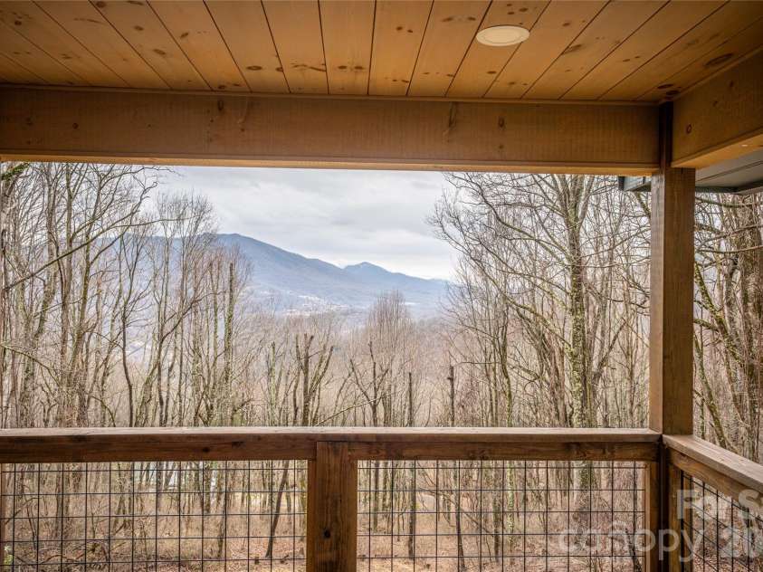 453 Friendly Acres Drive, Waynesville, NC 28786.  MLS# CAR4351574, YatesRealty ID 2664. 
