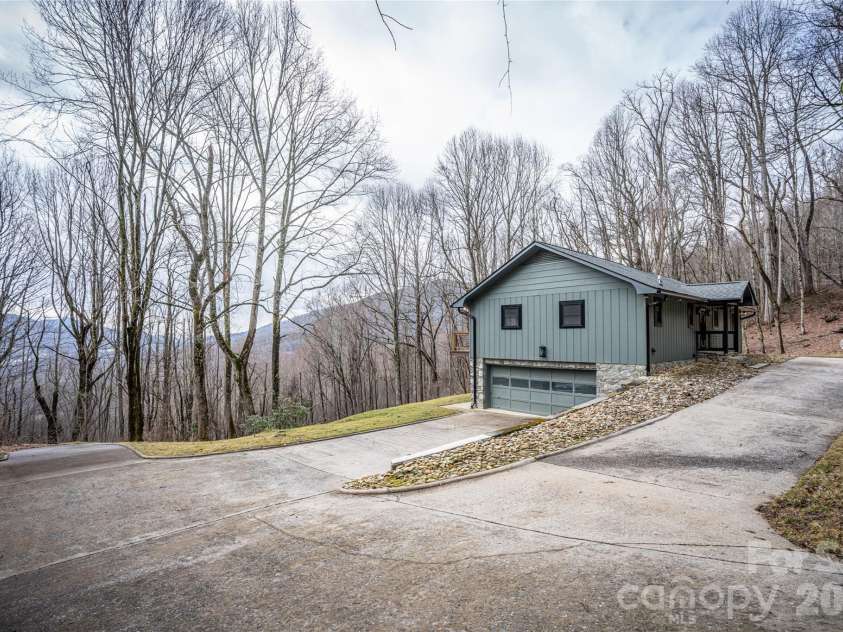 453 Friendly Acres Drive, Waynesville, NC 28786.  MLS# CAR4351574, YatesRealty ID 2664. 