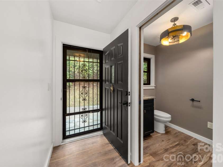 453 Friendly Acres Drive, Waynesville, NC 28786.  MLS# CAR4351574, YatesRealty ID 2664. Welcoming entryway