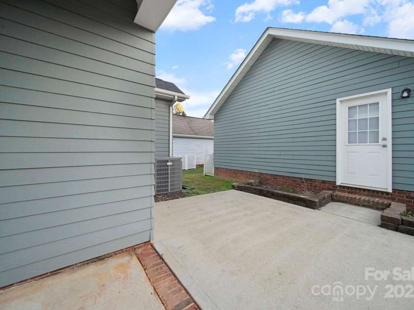 136 Morehouse Avenue, Mooresville, NC 28117.  MLS# CAR4322819, YatesRealty ID 26641. 