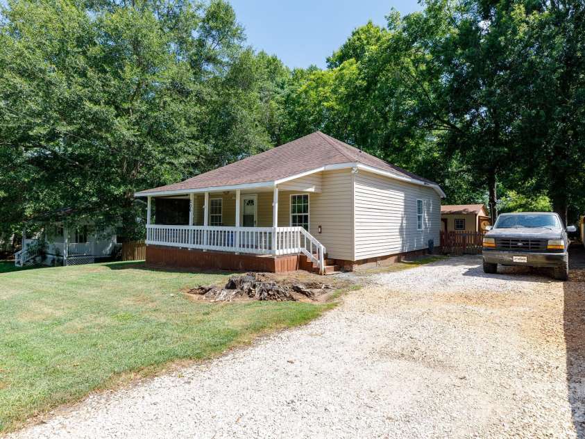 206 Hawthorne Lane, Clover, SC 29710.  MLS# CAR4283189, YatesRealty ID 26642. 