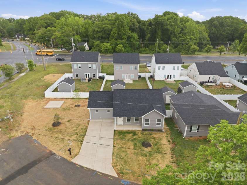 3800 Freedom Drive, Charlotte, NC 28208.  MLS# CAR4370408, YatesRealty ID 26642. 