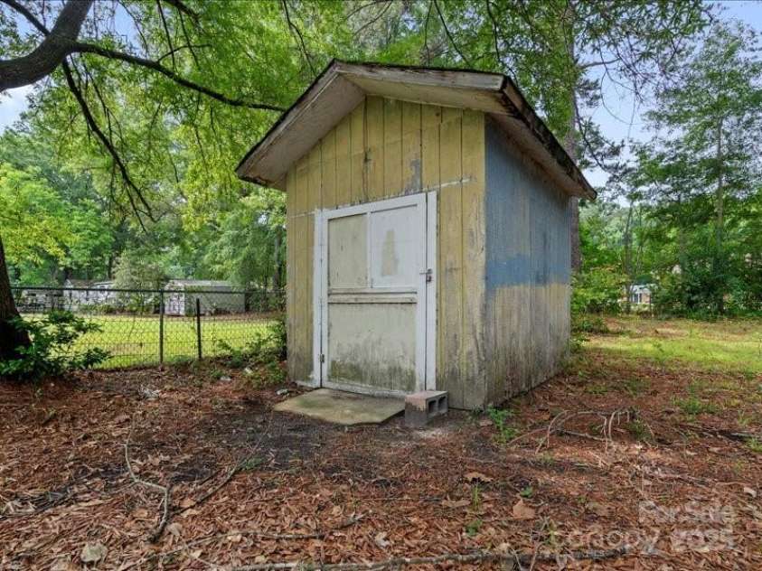 111 Patsy Lane, Cheraw, SC 29520.  MLS# CAR4266597, YatesRealty ID 26643. 